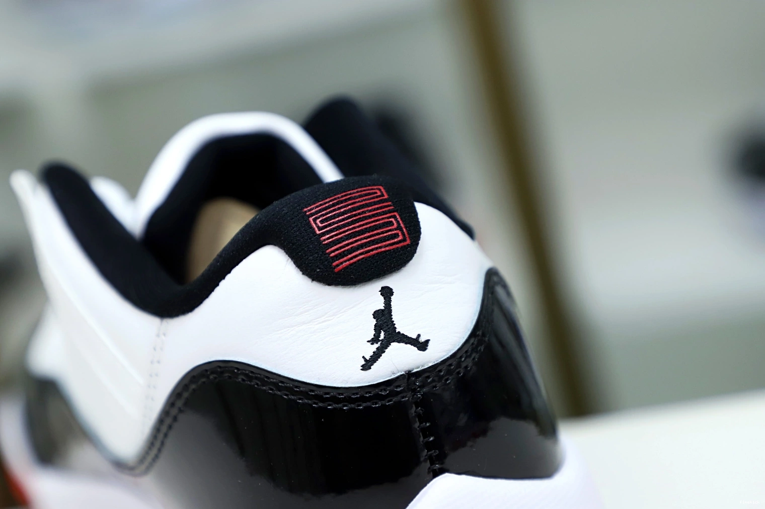 11 JORDAN AIR BRED WHITE LOW 1221